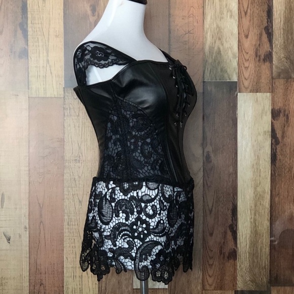 Gothic Elvira-Style Lace Corset Bustier – Faux Leather, Black, Medium - Picture 6 of 8